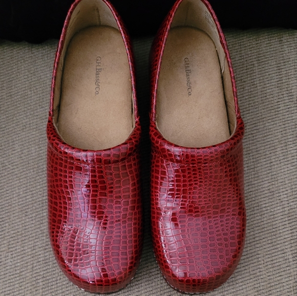 GH BASS & CO ROBYN RED EMBOSSED SLIP ON CLOGS - Picture 3 of 12